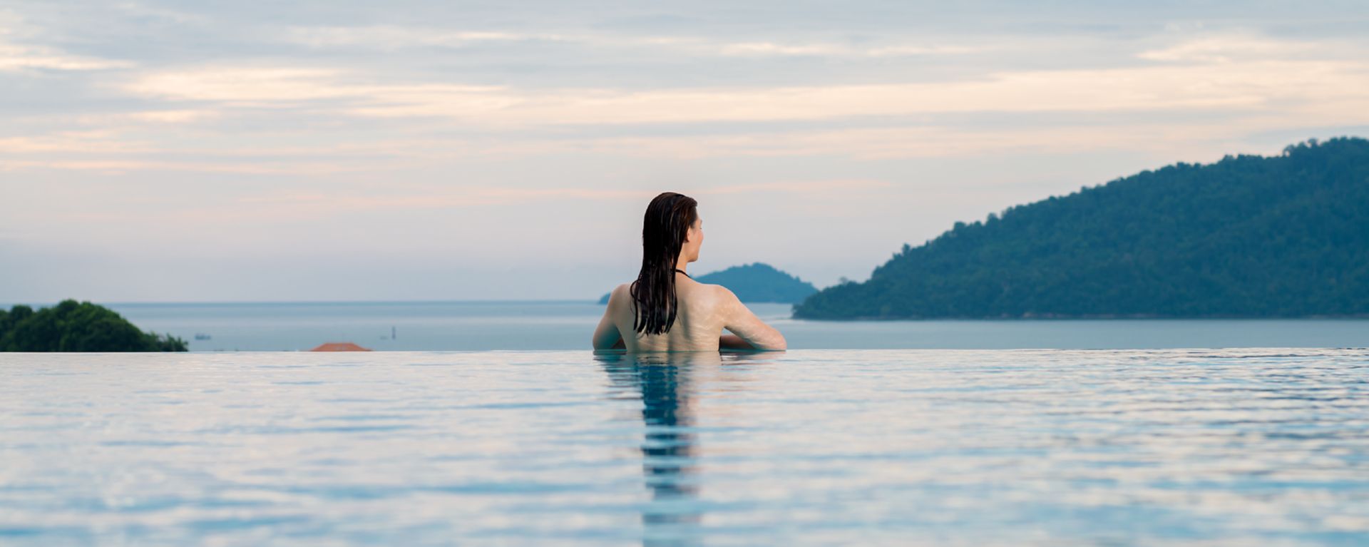 Kota Kinabalu Marriott Hotel 官方八楼海景无边泳池实景